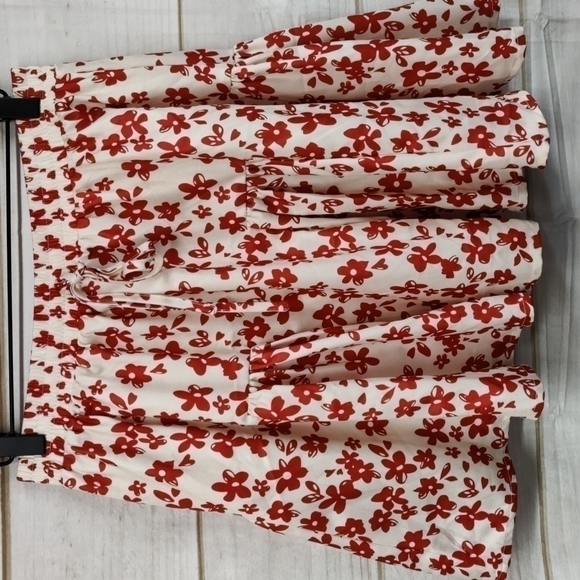 𝅺KENDALL + Kylie Cream w/Red Flowers Full Mini Skirt Size Large - Picture 1 of 7